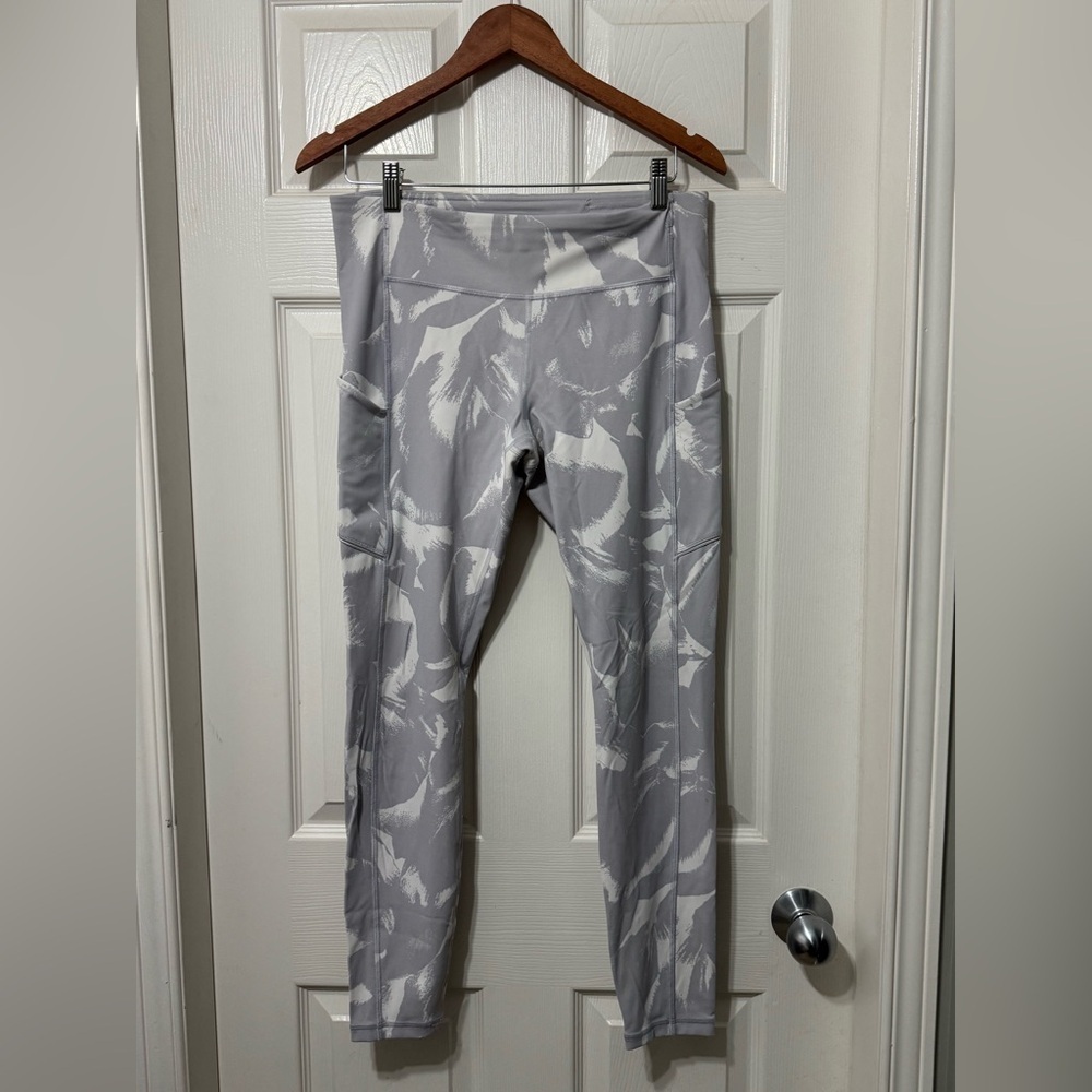 Lululemon speed up tight size 10 euc